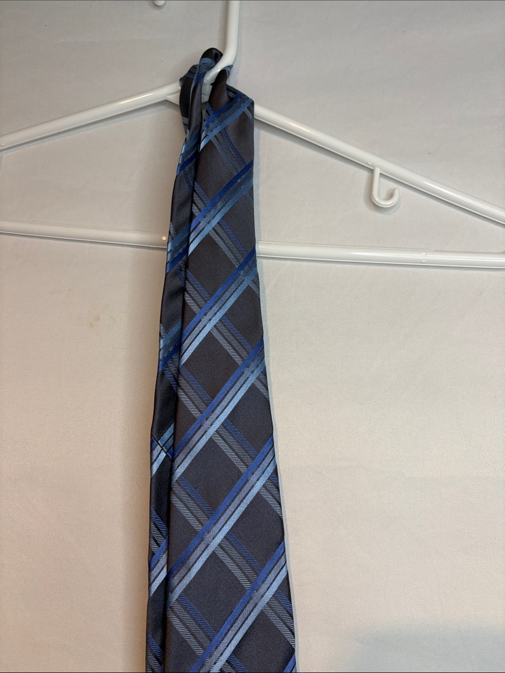 BCBG Attitude Men's Necktie - Picture 3 of 4